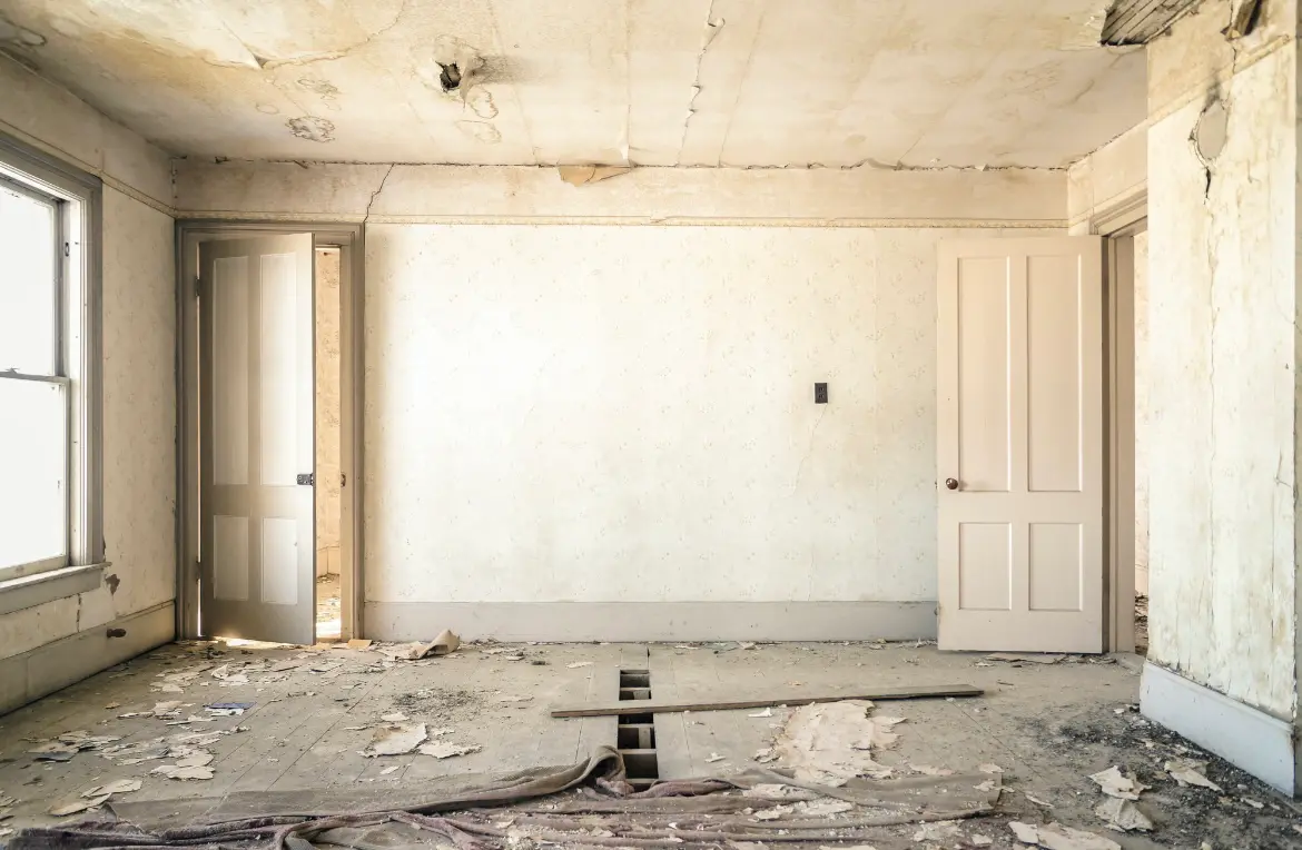 Waste disposal crew managing a cleanout project in Silvis